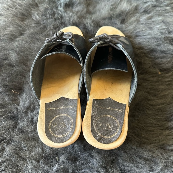 NO6 Simone Clog in Navy Patent Leather - Picture 4 of 7